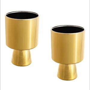 Two gold vase lings moment